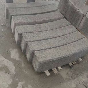 宁德芝麻白弧形路牙石