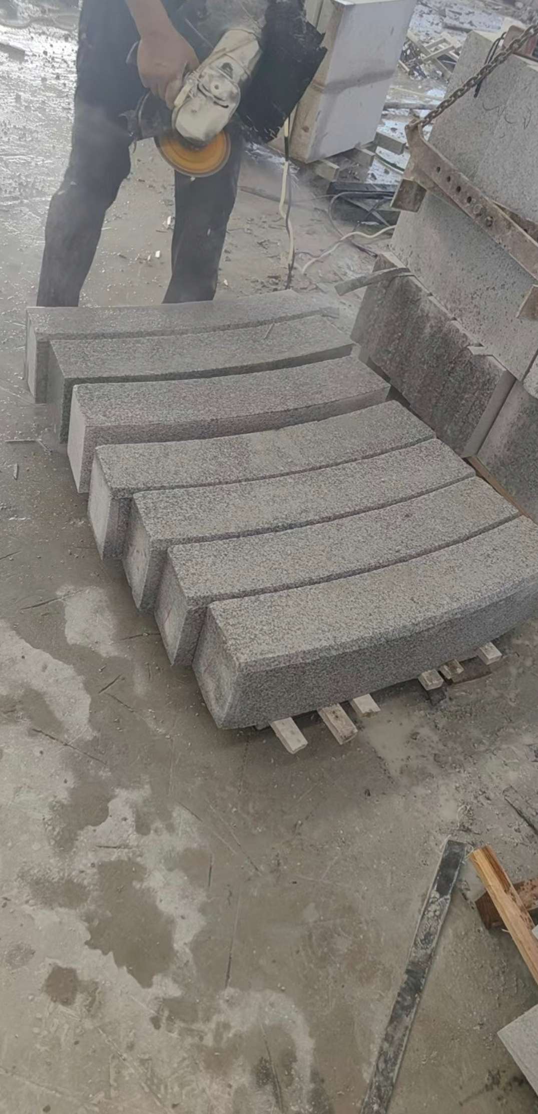 宁德芝麻白弧形路牙石