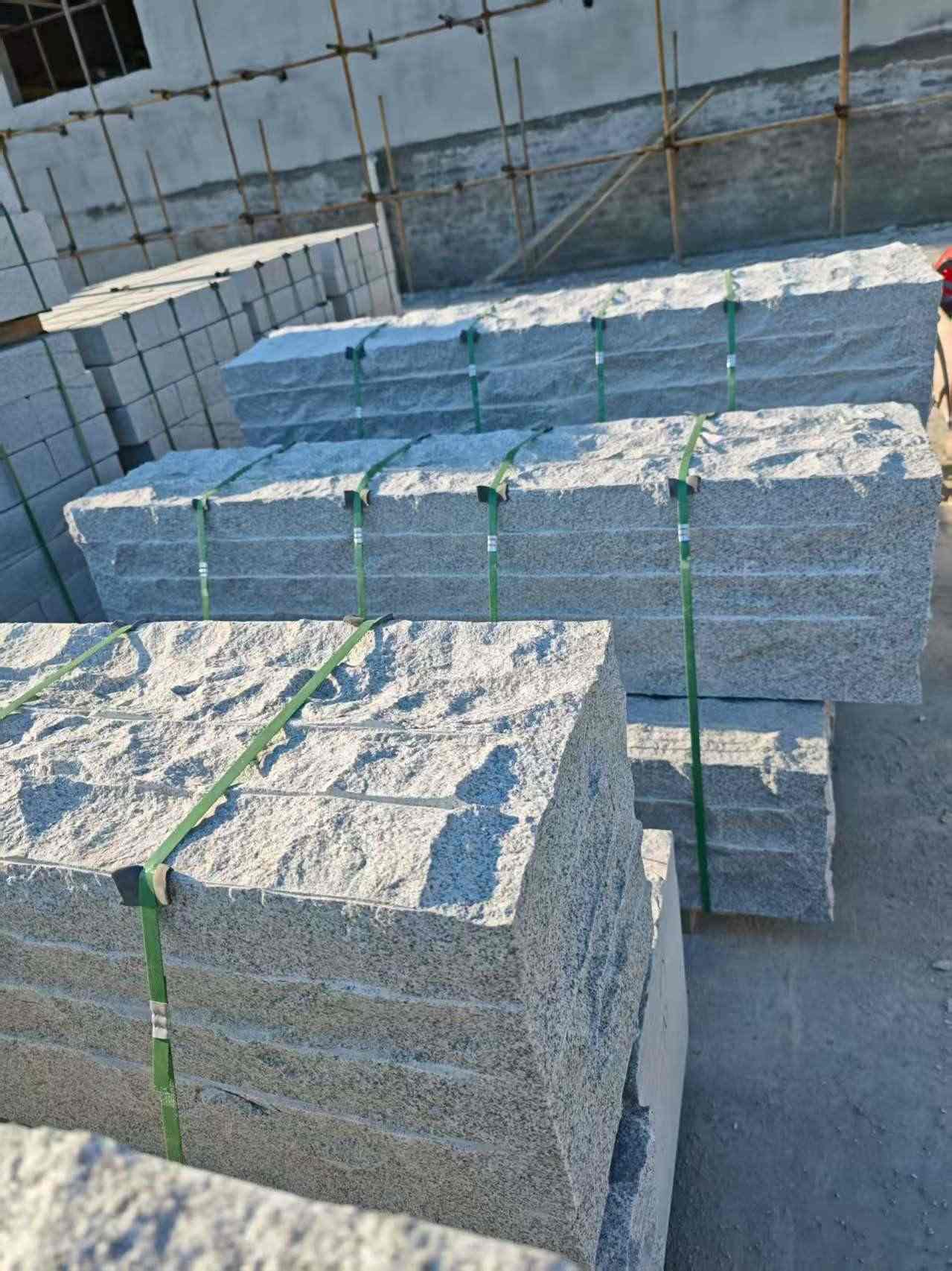 宁德芝麻白自然面整石 坐凳